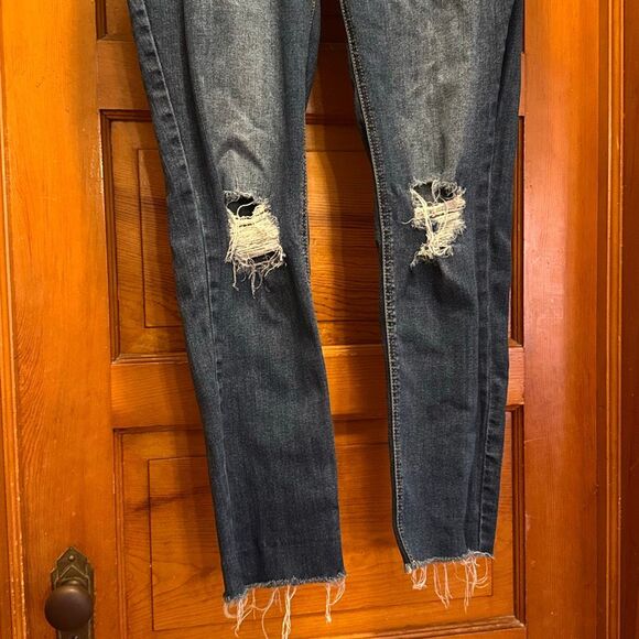 Maurices Blue Distressed Skinny Jeans Raw Hem Women’s US 6 - Picture 3 of 7